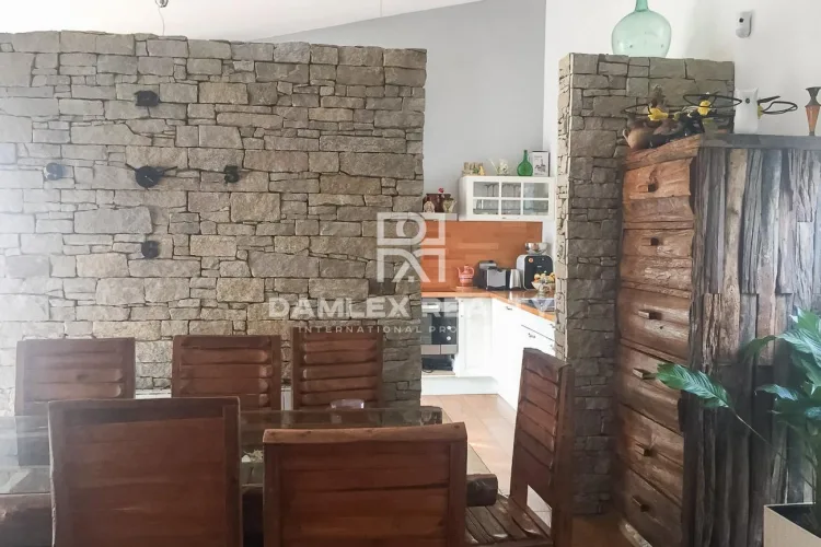 Haus / Villa mit 5 Zimmern, Grundstück 900 m², zum Verkauf in Castelldefels, Coast of barcelona