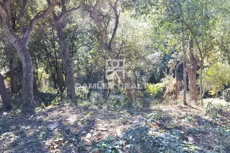 Plot in a secure urbanization in Tossa de Mar.