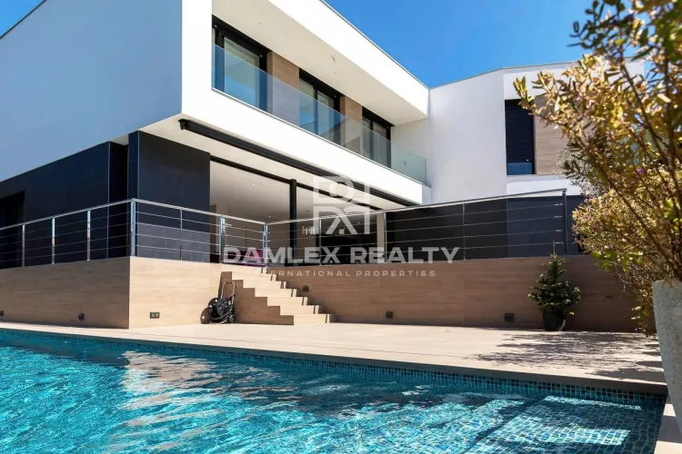 Contemporary villa with tourist license in the heart of Platja d’Aro