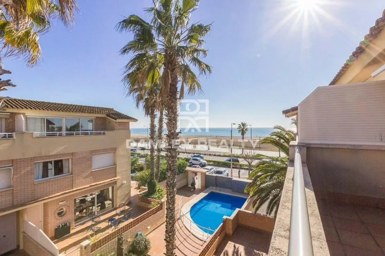 Будинок / Вілла з 3 кімнатами, ділянка  м², на продаж у Castelldefels, Barcelona South Coast