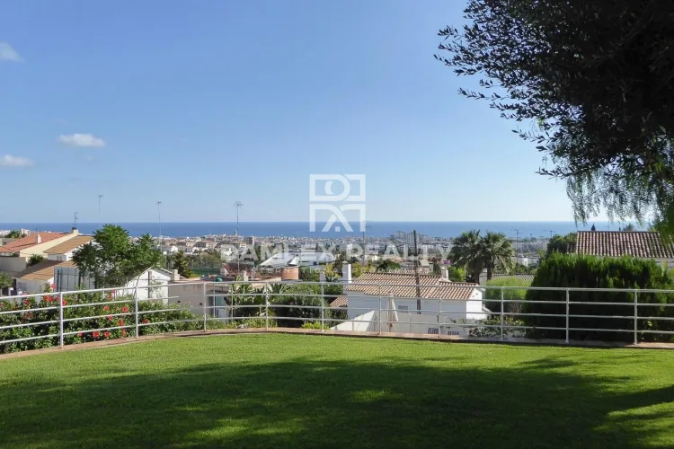 Villa with sea views near the international school
