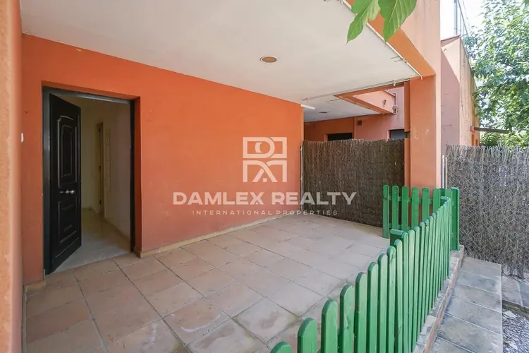 Townhouse in 2nd line of the sea in Castelldefels