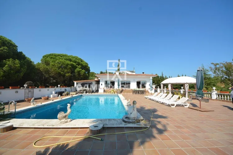 Spacious house with sea and mountain views costa Brava
