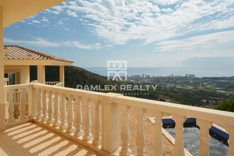 Villa in Playa de Aro with sea views.