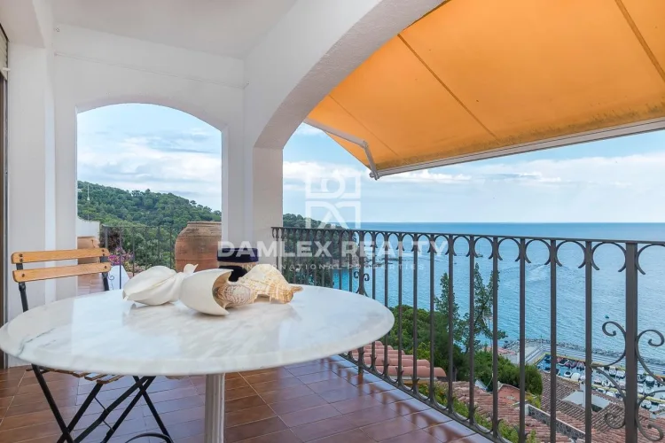 Villa in the prestigious urbanization of Cala Canyelles in Lloret de Mar