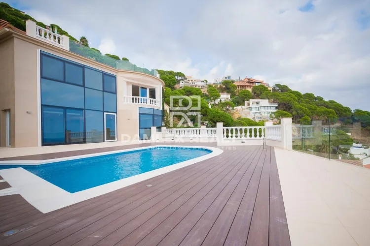 Exclusive villa in the urbanization of Lloret de Mar, Costa Brava