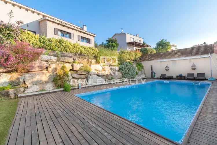 Villa with sea views in Teia, Barcelona.