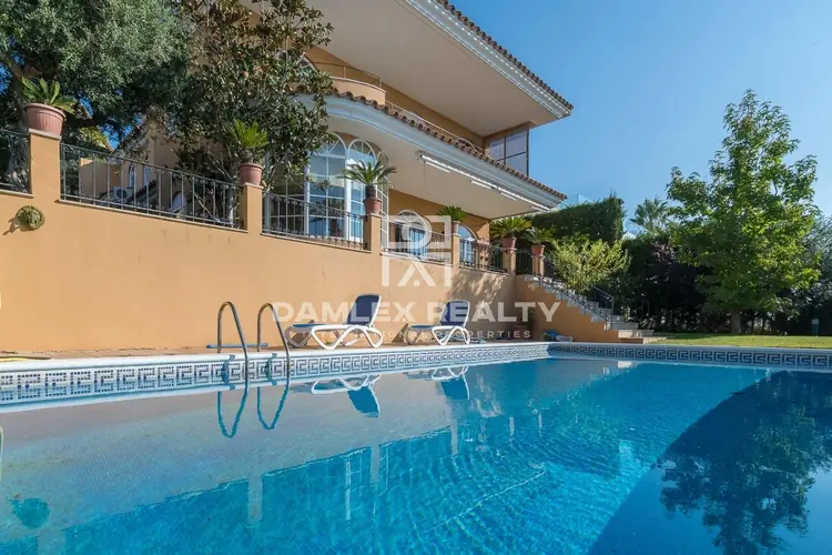 Villa con fantásticas vistas al mar a 15 minutos de Barcelona