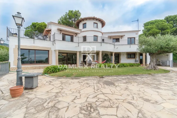 Beautiful villa with sea view