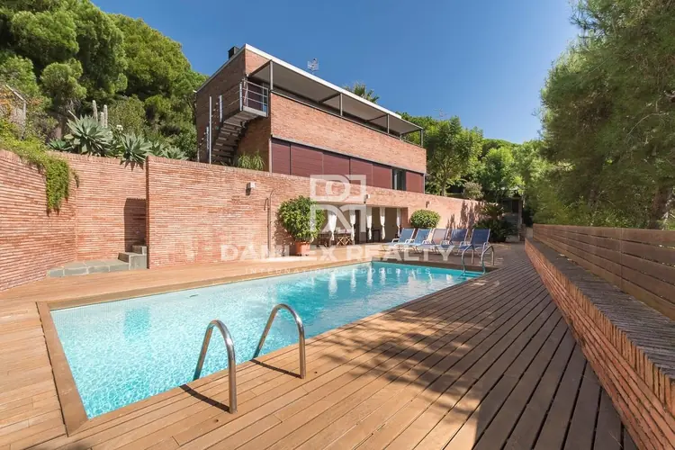 Modern villa with panoramic sea views in Premia de Dalt, Maresme