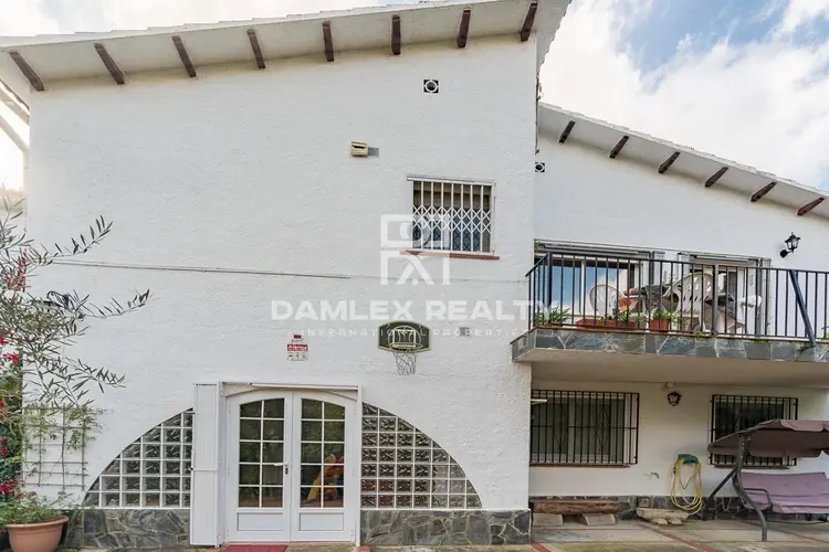 Haus / Villa mit 4 Zimmern, Grundstück 1000 m², zum Verkauf in Lloret de Mar, Costa Brava