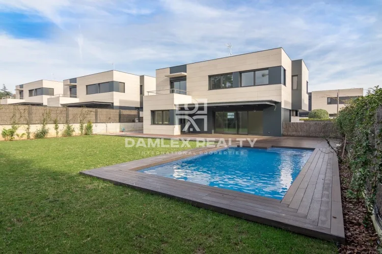 New villas in Sant Andreu de Llavaneras
