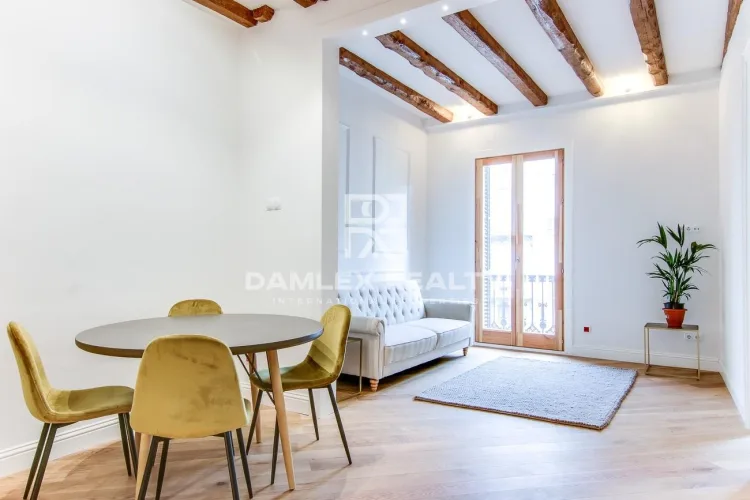 Precioso apartamento de tres habitaciones reformado.
