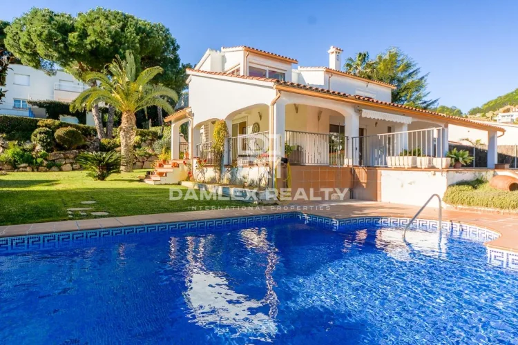 Вилла в престижной урбанизации Cala San Françesc