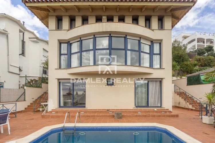 Haus / Villa mit 4 Zimmern, Grundstück 500 m², zum Verkauf in Sitges, Barcelona South Coast