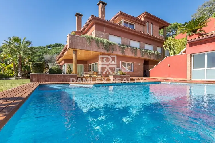 Villa with a beautiful view of the sea