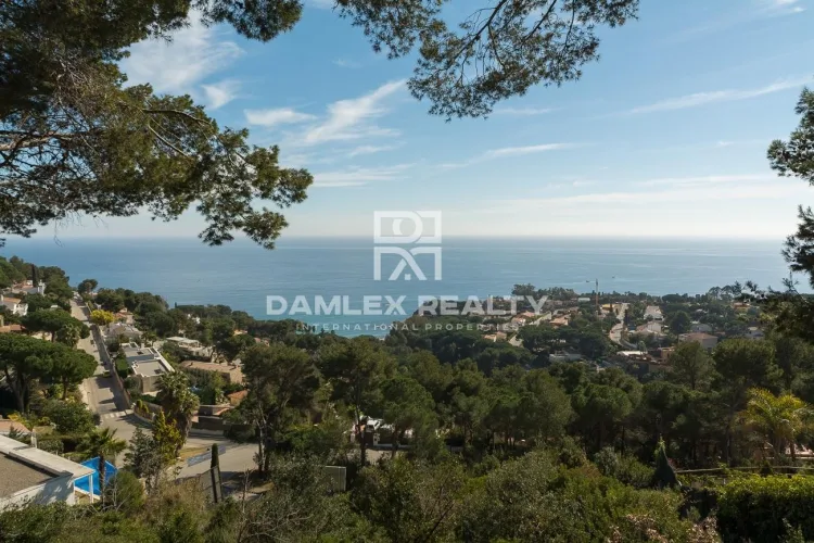 Terrain avec emplacement exclusif et vue mer panoramique