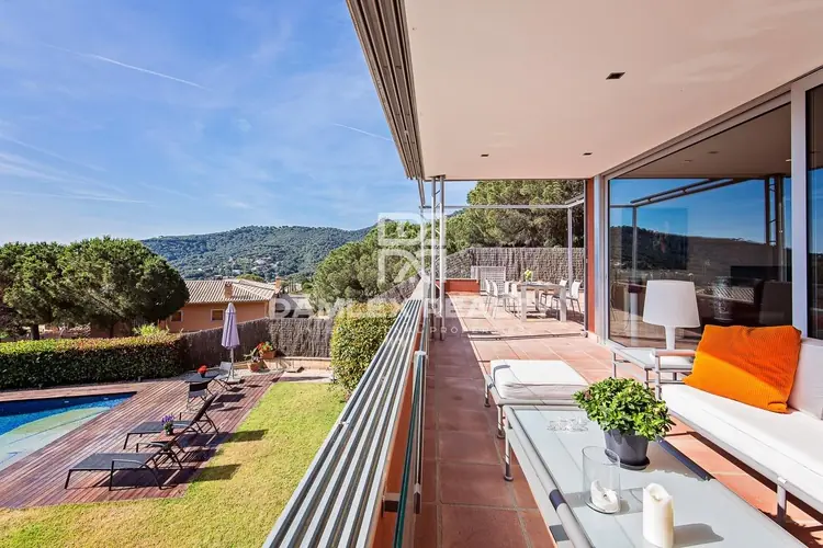 Huis / Villa met 5 kamers, perceel 950 m², te koop in Cabrera de Mar, Barcelona North Coast