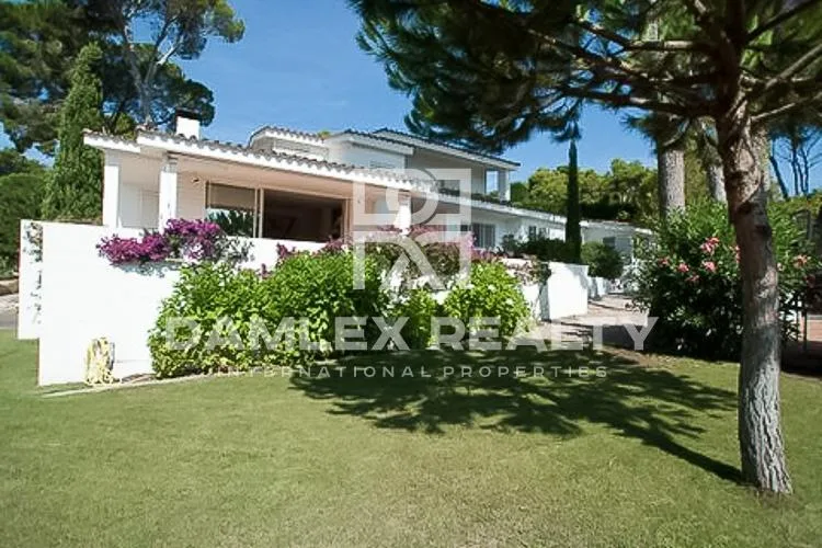 Villa on the first line of the sea with spectacular views. Costa Brava