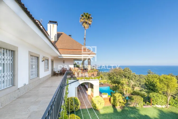 Huis / Villa met 7 kamers, perceel 2400 m², te koop in Blanes, Costa Brava
