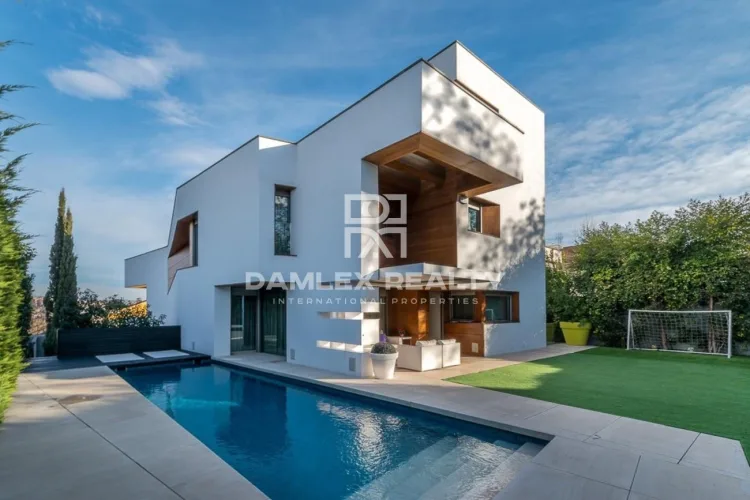 Будинок / Вілла з 6 кімнатами, ділянка 750 м², на продаж у Villas and houses in Barcelona, Barcelona city