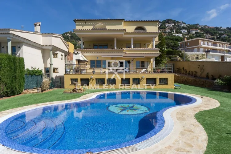 Villa with sea views in Lloret de Mar