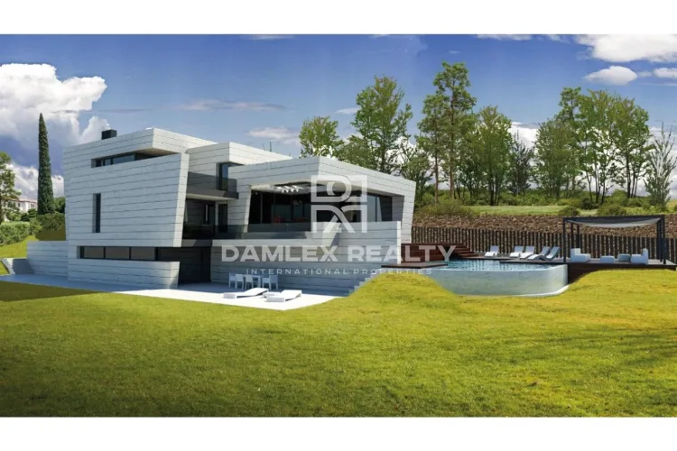 Luxury villa in Lloret de Mar in one of the most sought after areas.