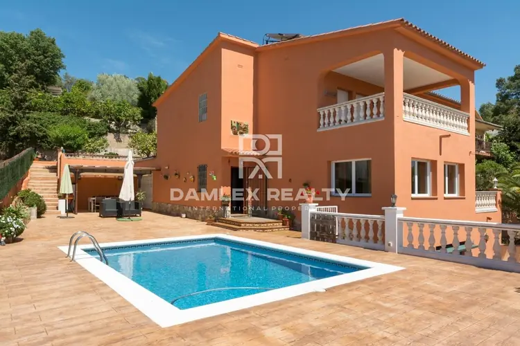 Villa spacieuse avec vue mer et proche du centre ville