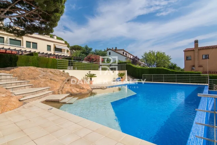 Beautiful house with sea views
