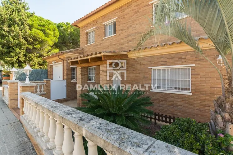 Fabuleuse maison moderne avec vues sur la mer