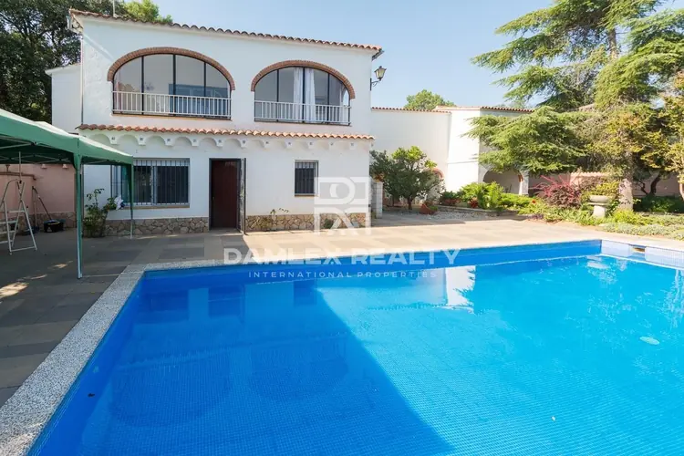 Haus / Villa mit 5 Zimmern, Grundstück 850 m², zum Verkauf in Lloret de Mar, Costa Brava