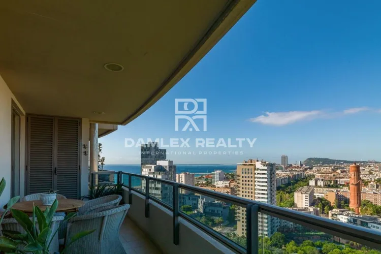 Apartamento en Diagonal Mar con impresionantes vistas al mar y a la ciudad.