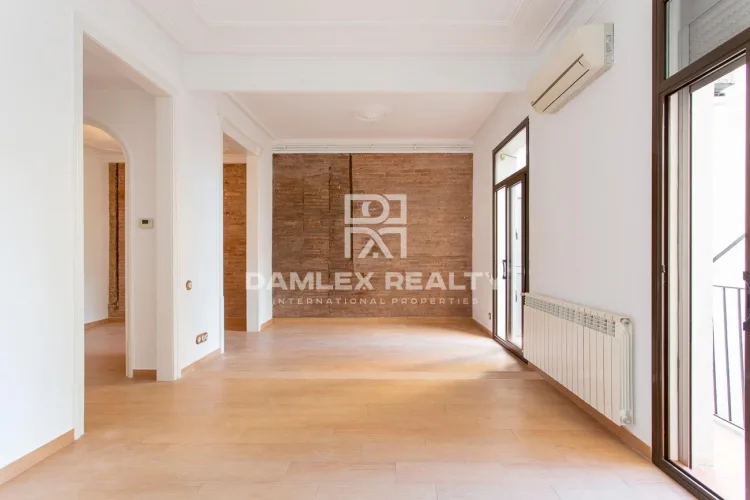 Renovated apartment in Eixample