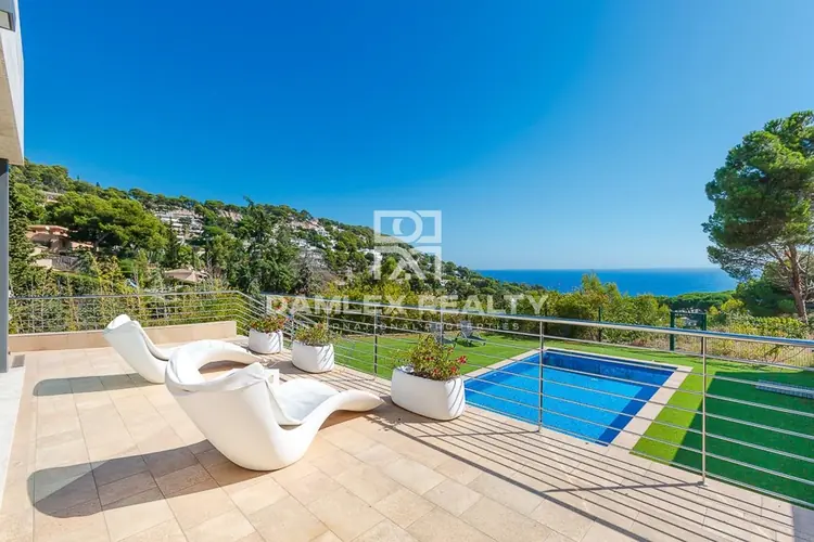 Villa moderna en una comunidad cerrada Cala Sant Francesc