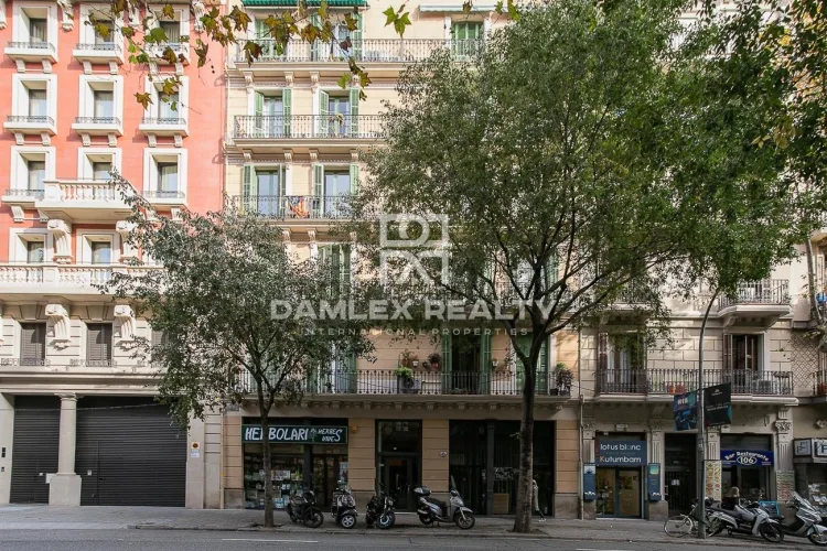 Renovated apartment in the Eixample district
