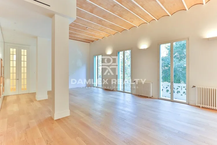 Apartment in old building with excellent reform