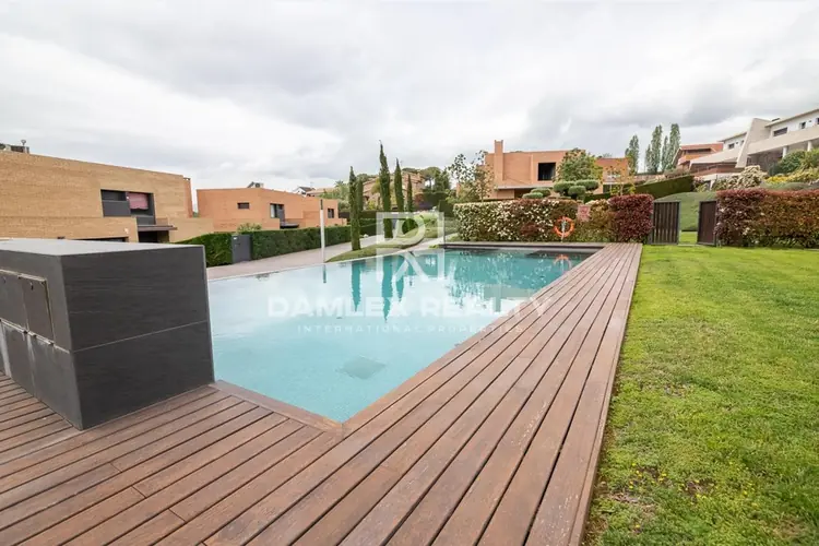 Belle maison design avec vue sur la Méditerranée