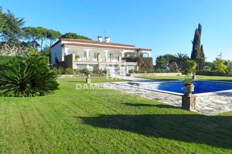 Neoclassical villa next to the beach of Sant Feliu de Guixols