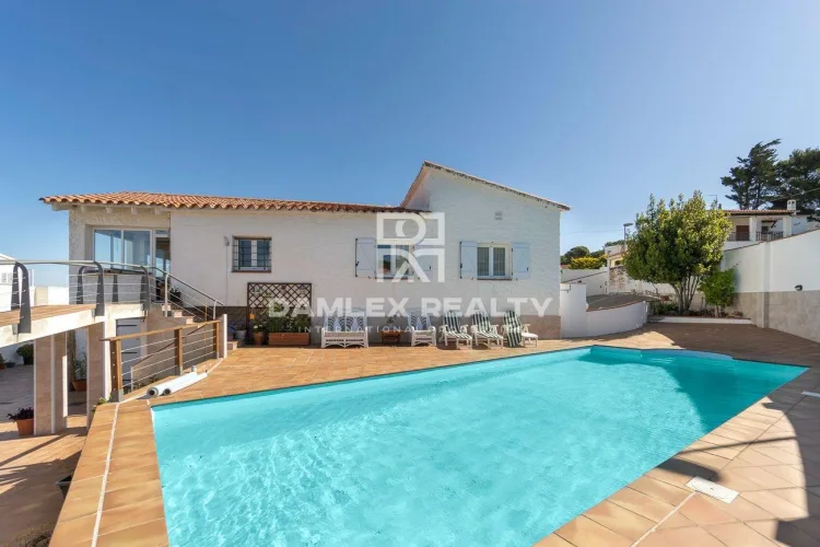 Casa con Estudio, Vistas al Mar, Cerca de la Playa (Montgò L
