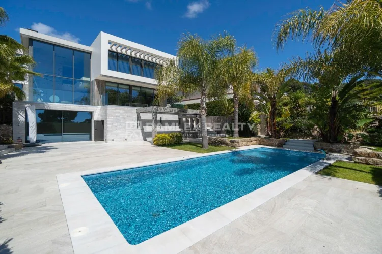 Moderne Luxe Villa met Spa en Spectaculair Zeezicht in Cala Sant Francesc, Blanes
