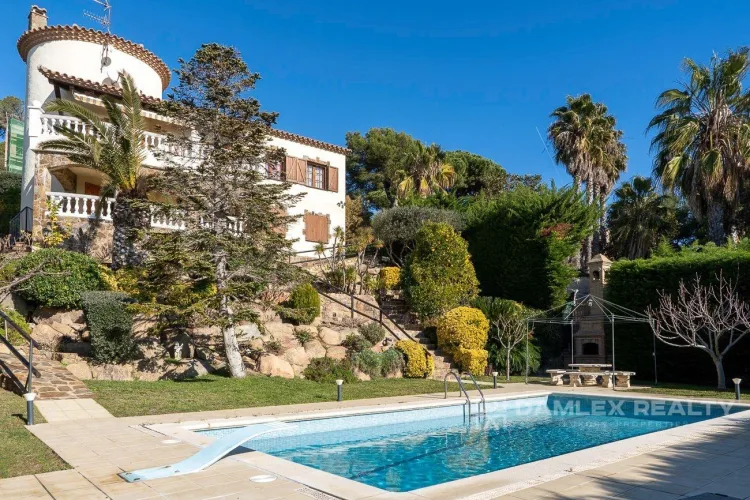A magnificent typical Catalan style villa with panoramic sea views and swimming pool