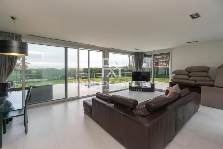 Maison / Villa de 6 pièces, terrain de 1200 m², à vendre à Gava, Barcelona South Coast