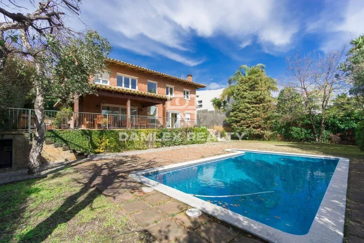 Maison / Villa de 5 pièces, terrain de 750 m², à vendre à Alella, Barcelona North Coast