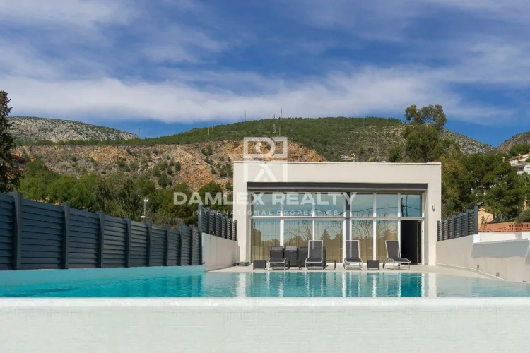 Haus / Villa mit 7 Zimmern, Grundstück 784 m², zum Verkauf in Castelldefels, Barcelona South Coast