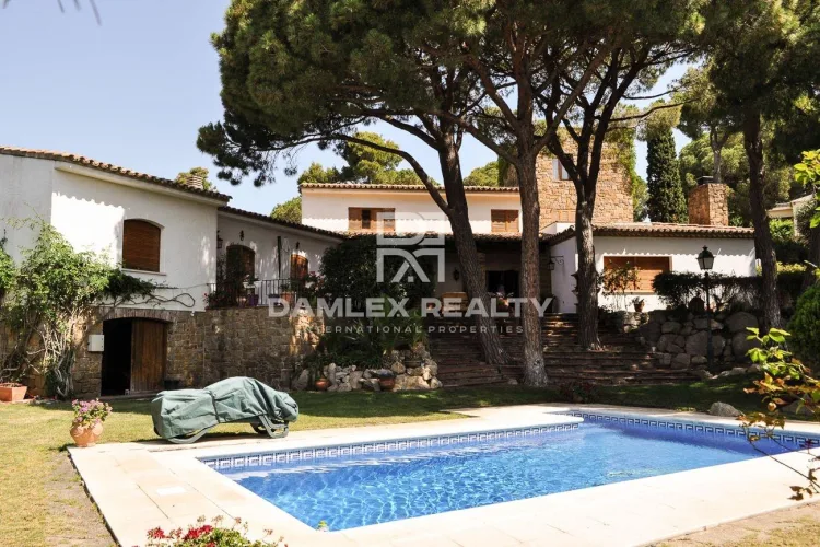 Fantastic house with mediterranean style, seaview and surrounded by trees in Torre Valentina - Calonge