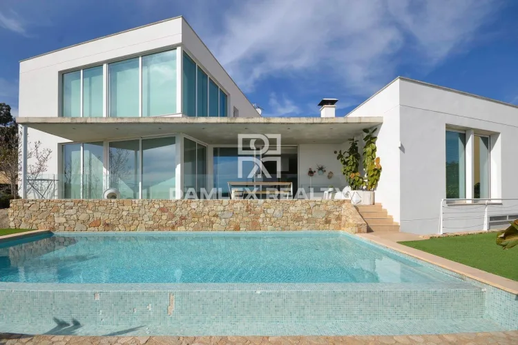 Stunning designer villa with high quality modern finishes