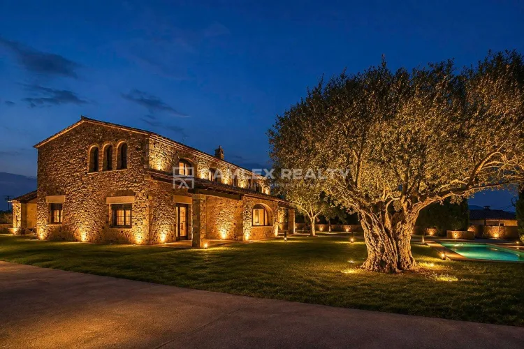 Exceptional Contemporary Masia-Style Villa with Pool and garden