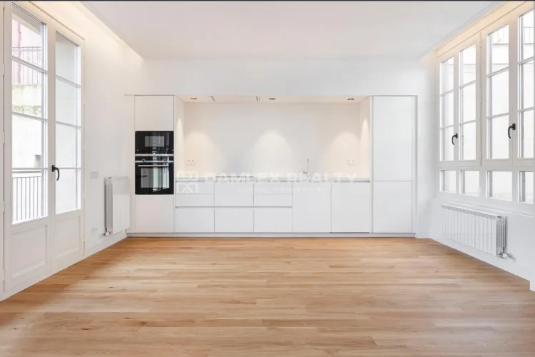 One-bedroom apartment with a study and a spacious living-dining room. New construction.