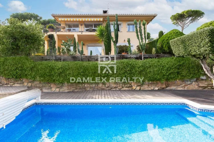 Villa surrounded by pine trees and close to the beach, is built on a large plot of 1200 m2