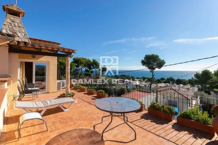Beautiful Home with Incredible Sea View and Swimming Pool